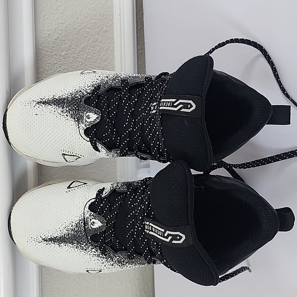 Under Armour Locked Down Kids' Black and White Foot Ball Cleat Sneaker Size 3.5Y - Picture 5 of 11
